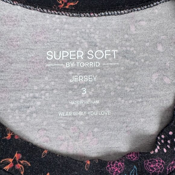 Women's Sz 3x Plus Torrid Super Soft Jersey Pullover Top Dark Floral Print - Picture 2 of 7
